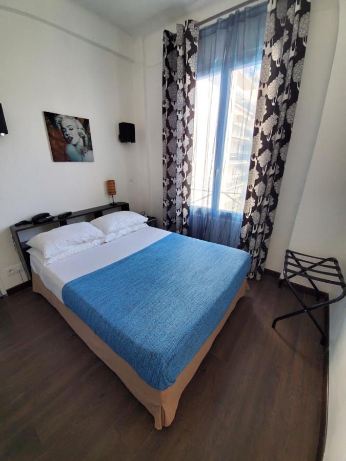 Brit Hotel Colbert ฌวง-เลส์-แป็งส์ ภายนอก รูปภาพ