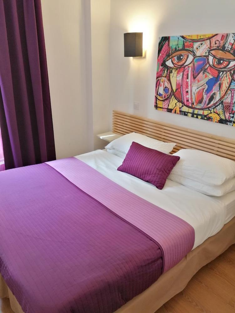 Brit Hotel Colbert ฌวง-เลส์-แป็งส์ ภายนอก รูปภาพ