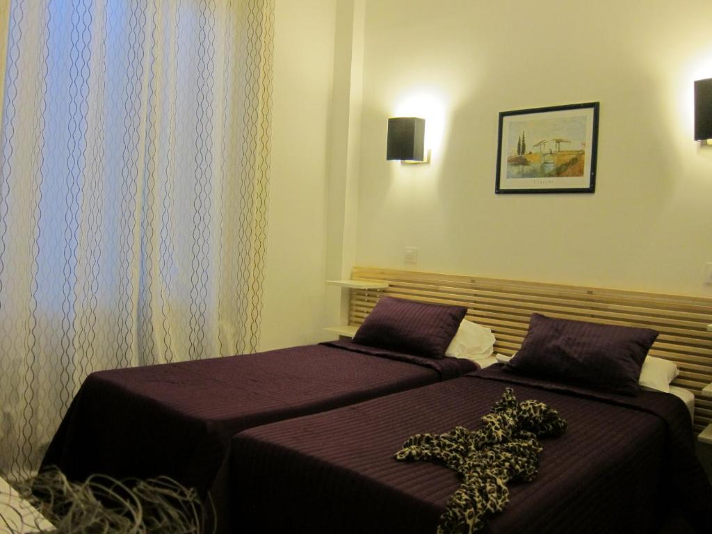 Brit Hotel Colbert ฌวง-เลส์-แป็งส์ ภายนอก รูปภาพ