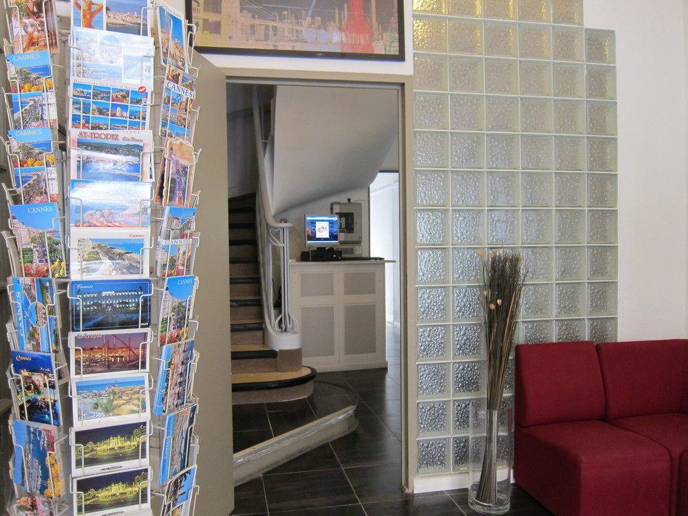 Brit Hotel Colbert ฌวง-เลส์-แป็งส์ ภายนอก รูปภาพ