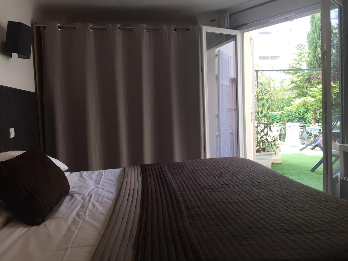 Brit Hotel Colbert ฌวง-เลส์-แป็งส์ ภายนอก รูปภาพ