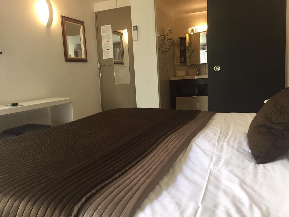 Brit Hotel Colbert ฌวง-เลส์-แป็งส์ ภายนอก รูปภาพ