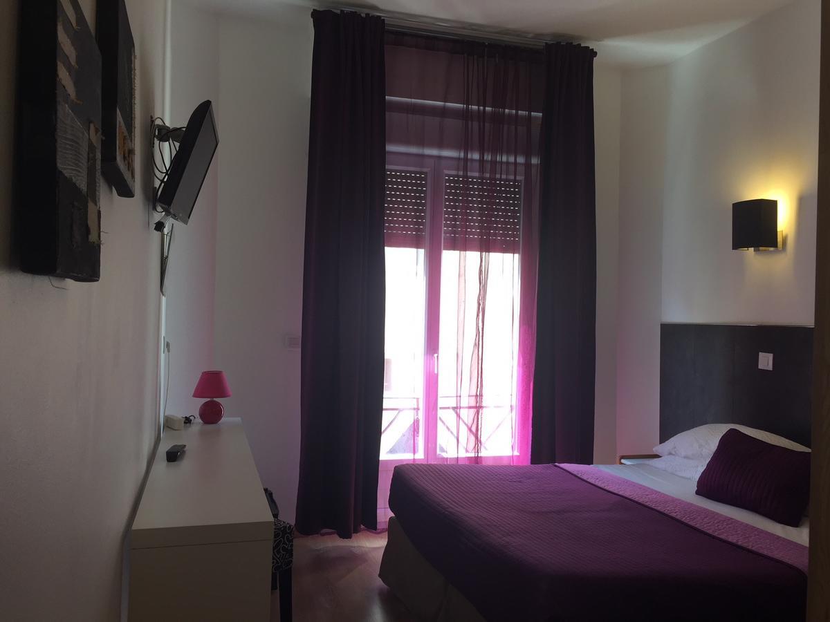 Brit Hotel Colbert ฌวง-เลส์-แป็งส์ ภายนอก รูปภาพ