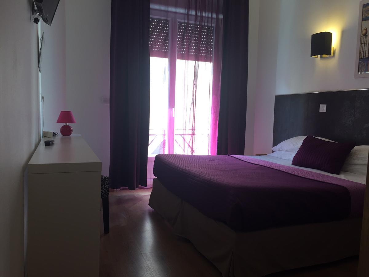 Brit Hotel Colbert ฌวง-เลส์-แป็งส์ ภายนอก รูปภาพ