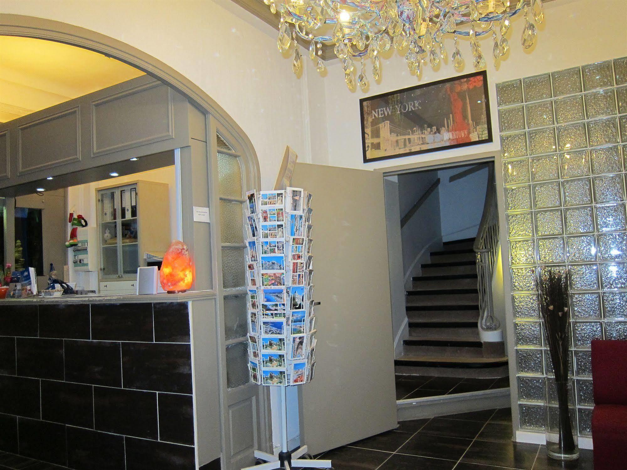Brit Hotel Colbert ฌวง-เลส์-แป็งส์ ภายนอก รูปภาพ