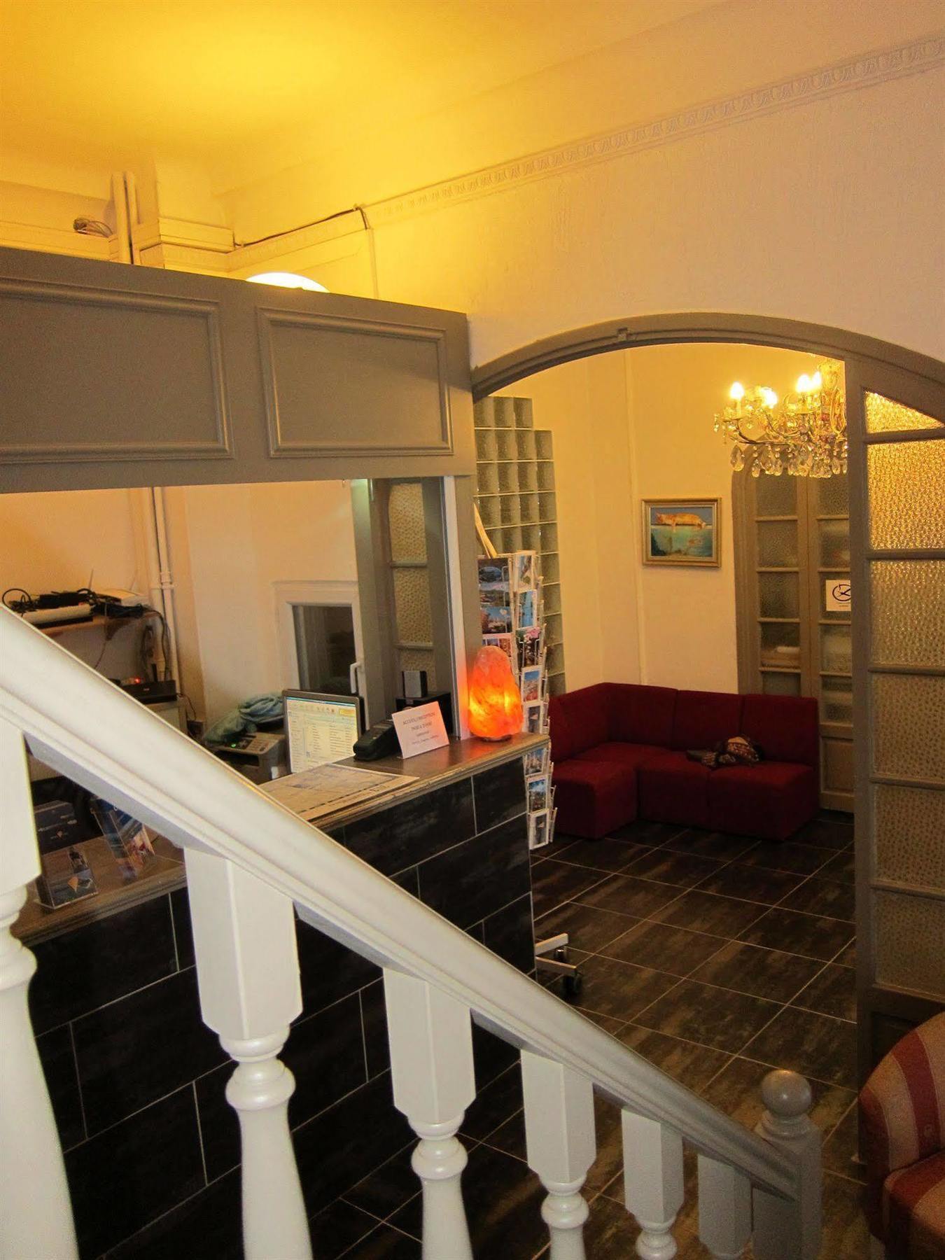 Brit Hotel Colbert ฌวง-เลส์-แป็งส์ ภายนอก รูปภาพ