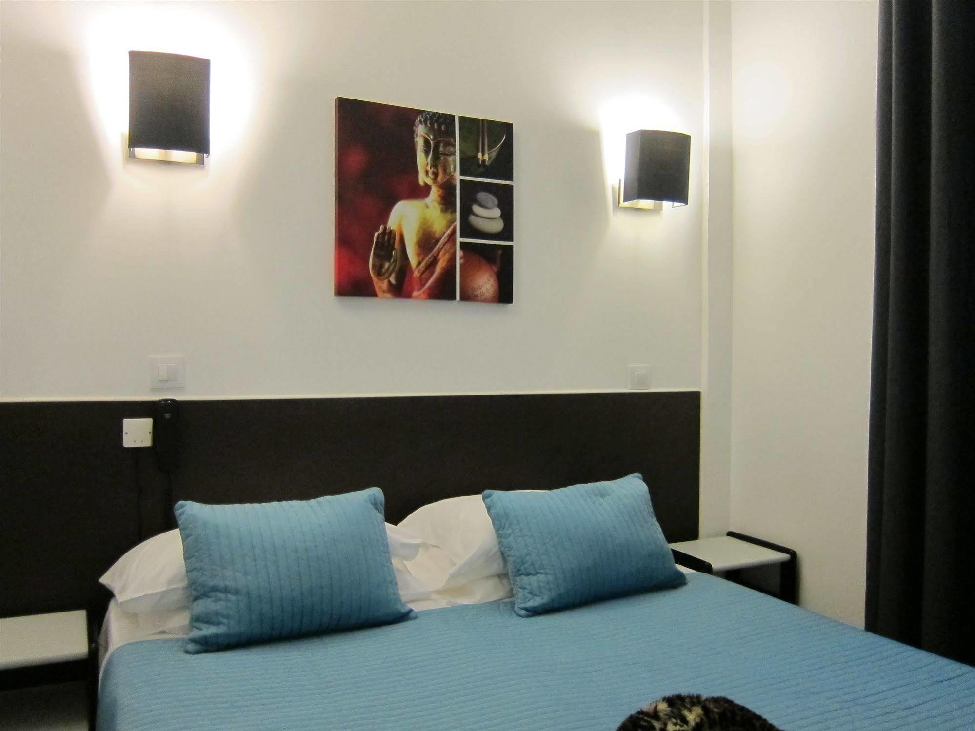 Brit Hotel Colbert ฌวง-เลส์-แป็งส์ ภายนอก รูปภาพ