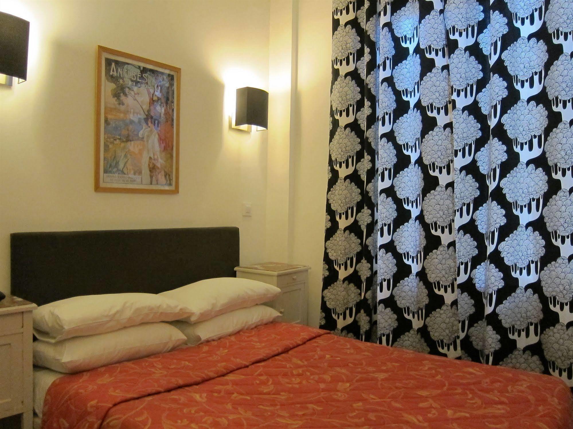Brit Hotel Colbert ฌวง-เลส์-แป็งส์ ภายนอก รูปภาพ