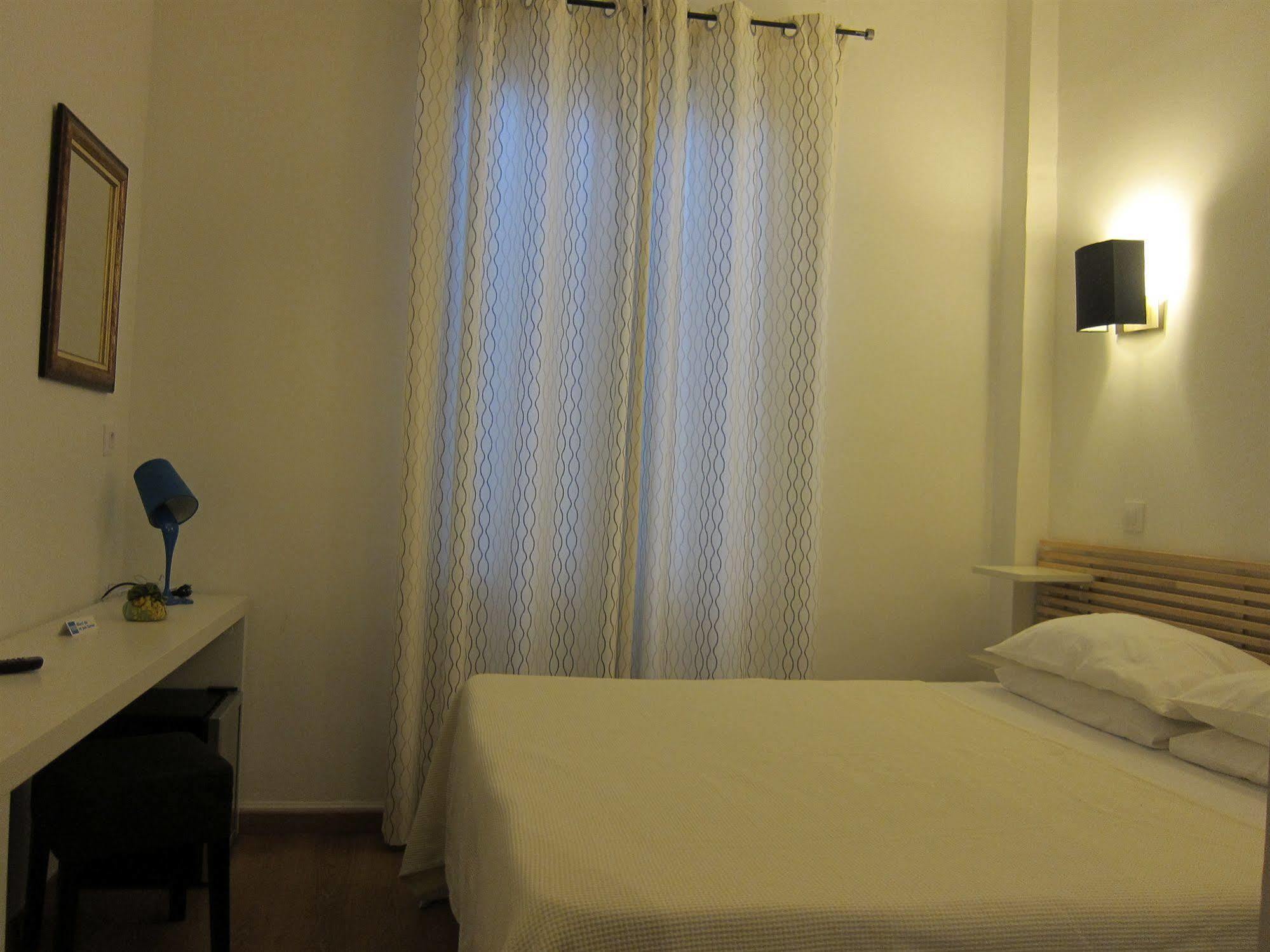 Brit Hotel Colbert ฌวง-เลส์-แป็งส์ ภายนอก รูปภาพ