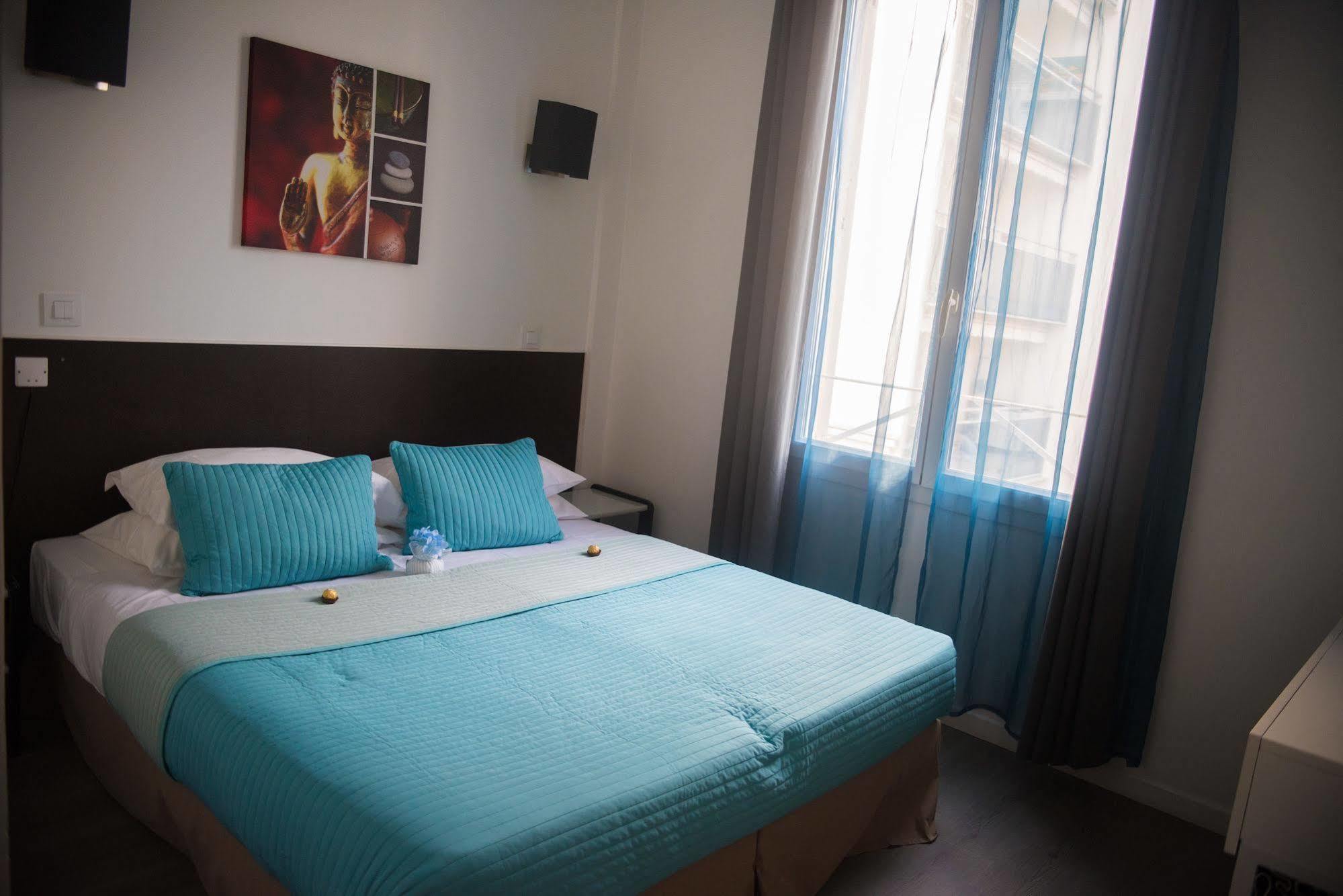 Brit Hotel Colbert ฌวง-เลส์-แป็งส์ ภายนอก รูปภาพ