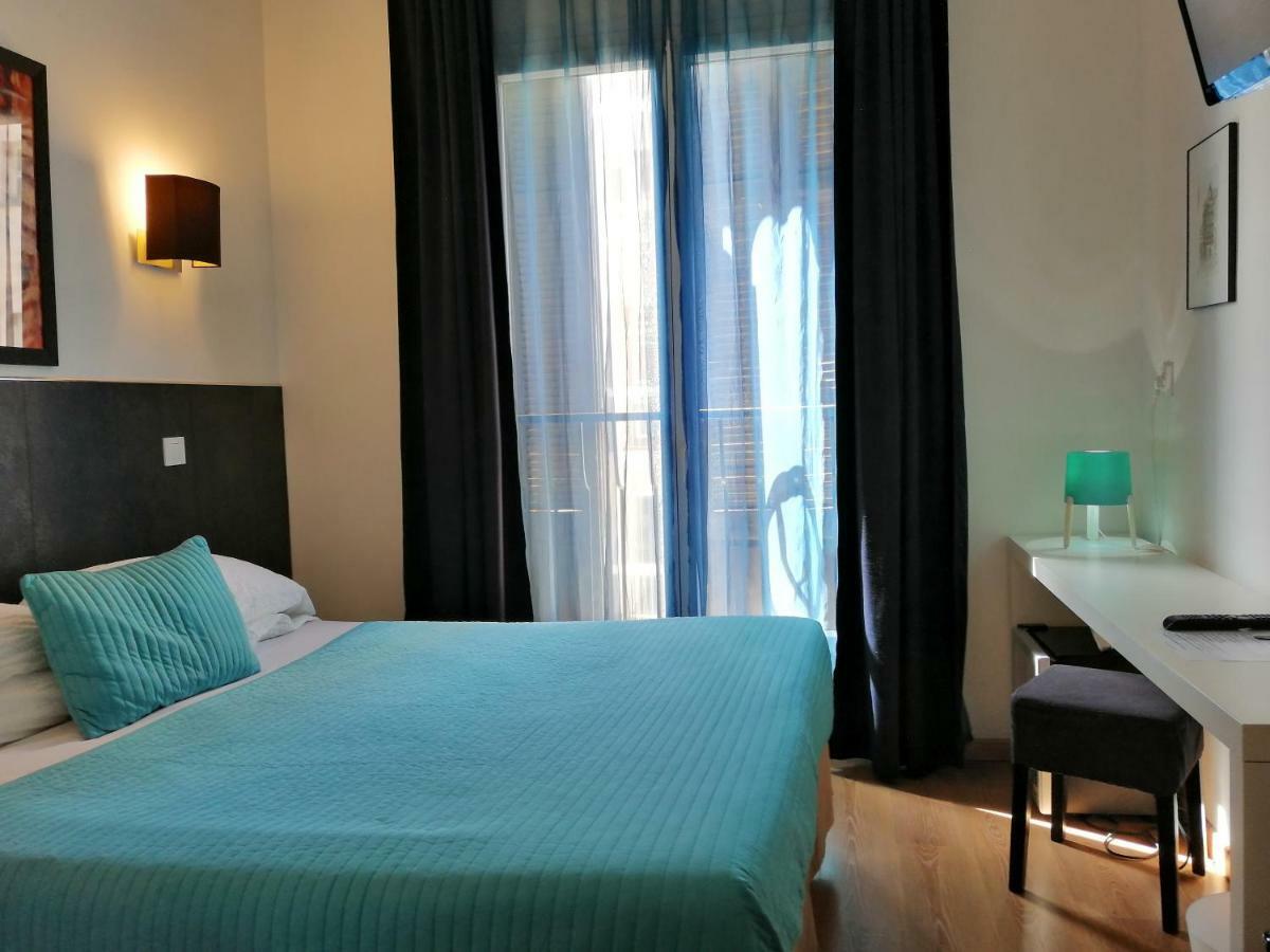 Brit Hotel Colbert ฌวง-เลส์-แป็งส์ ภายนอก รูปภาพ